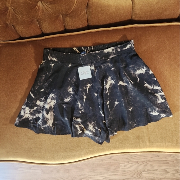 Bleach-dyed Dark Brown UK2LA shorts, Large - Picture 2 of 7